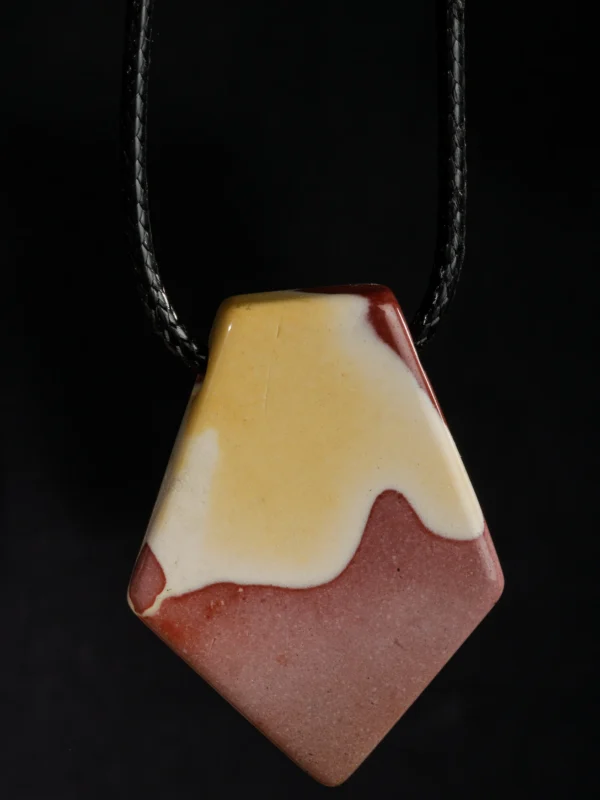 2025-moles-VBP_6242 Collana con Ciondolo di Mokaite