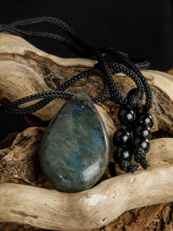 2025-moles-VBP_6266 Collana con Ciondolo di Labradorite a Goccia