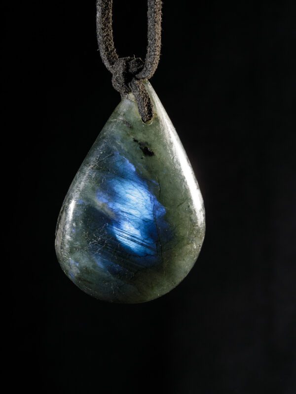 2025-moles-VBP_6282 Collana con Ciondolo di Labradorite a Goccia